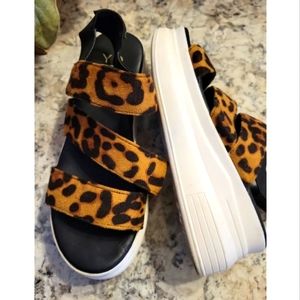 Yorkie Cardi Platform Leopard Chunky Sandals size 10
